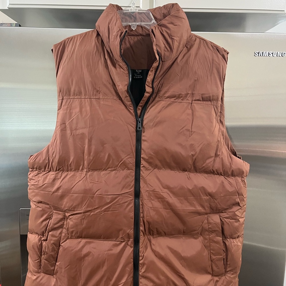 Men's Quilted Puffer Vest in Brown - Lightweight Layering